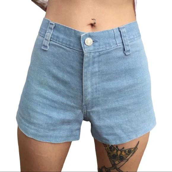 70s hot shorts with studded detail - Picture 2 of 4